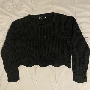 Medium black cropped knitted sweater
